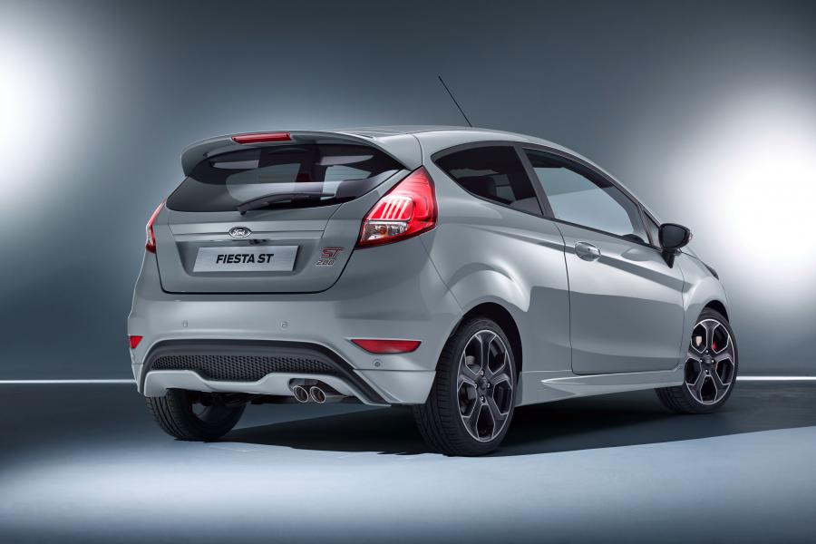  Ford Fiesta ST200 2016 года  (фото 4 из 36)